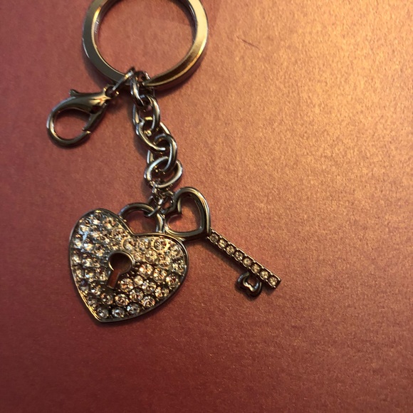 Keychain❤️bundle-love and a heart and key keychain and white/yellow/pink braclet - Picture 6 of 8